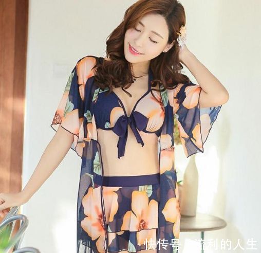 时尚泳装：性感撩人的小姐姐穿搭时尚泳装，聚拢修身又显腰！