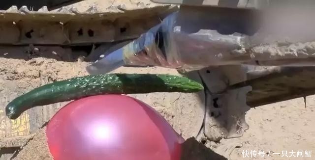  【成明星】“只有中国人能把挖掘机开成这样！”外国人直呼活久