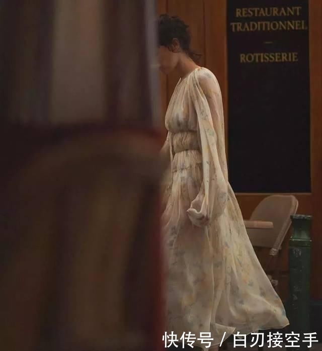  『花朵』2020开春 流行穿“开满花”的裙子，谁穿谁美！