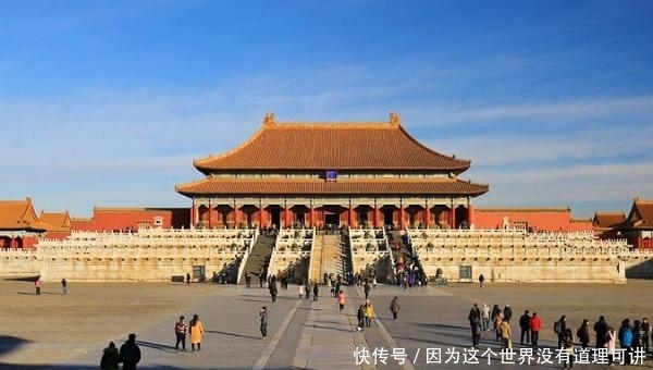 故宫牌匾上插着一支箭，200多年无人敢拔，谁留下的？