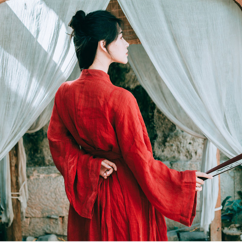 厉害了，如今中国少女穿的这些“改良汉服”，气质出众似神仙姐姐