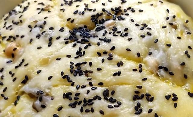  「黄豆和绿豆」黄豆别再打豆浆，加半碗绿豆，锅中一蒸，蓬松暄软，比面包还香软