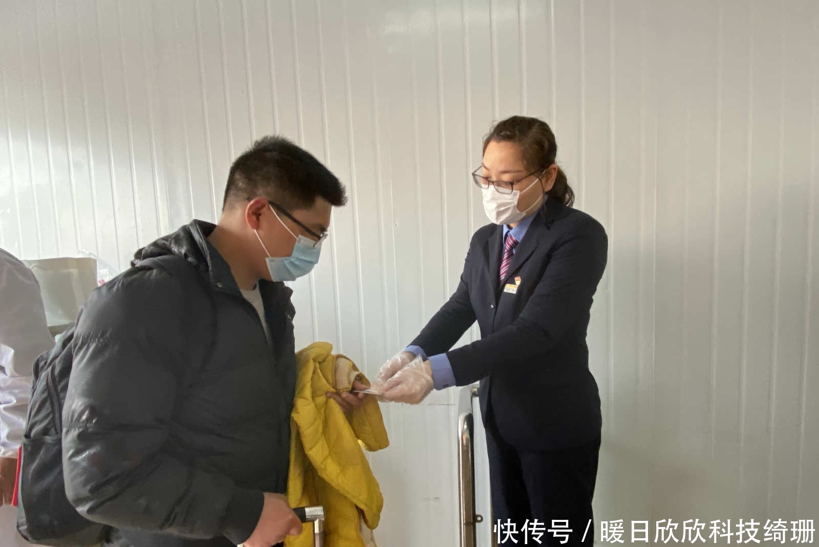  『专列』人民日报记者实地探访：湖北复工人员的“返岗专列”