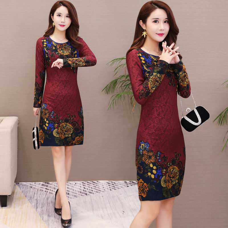 马上中秋了!婆婆把小脚裤全扔了，换上新款素雅裙，贵气美上添嫩