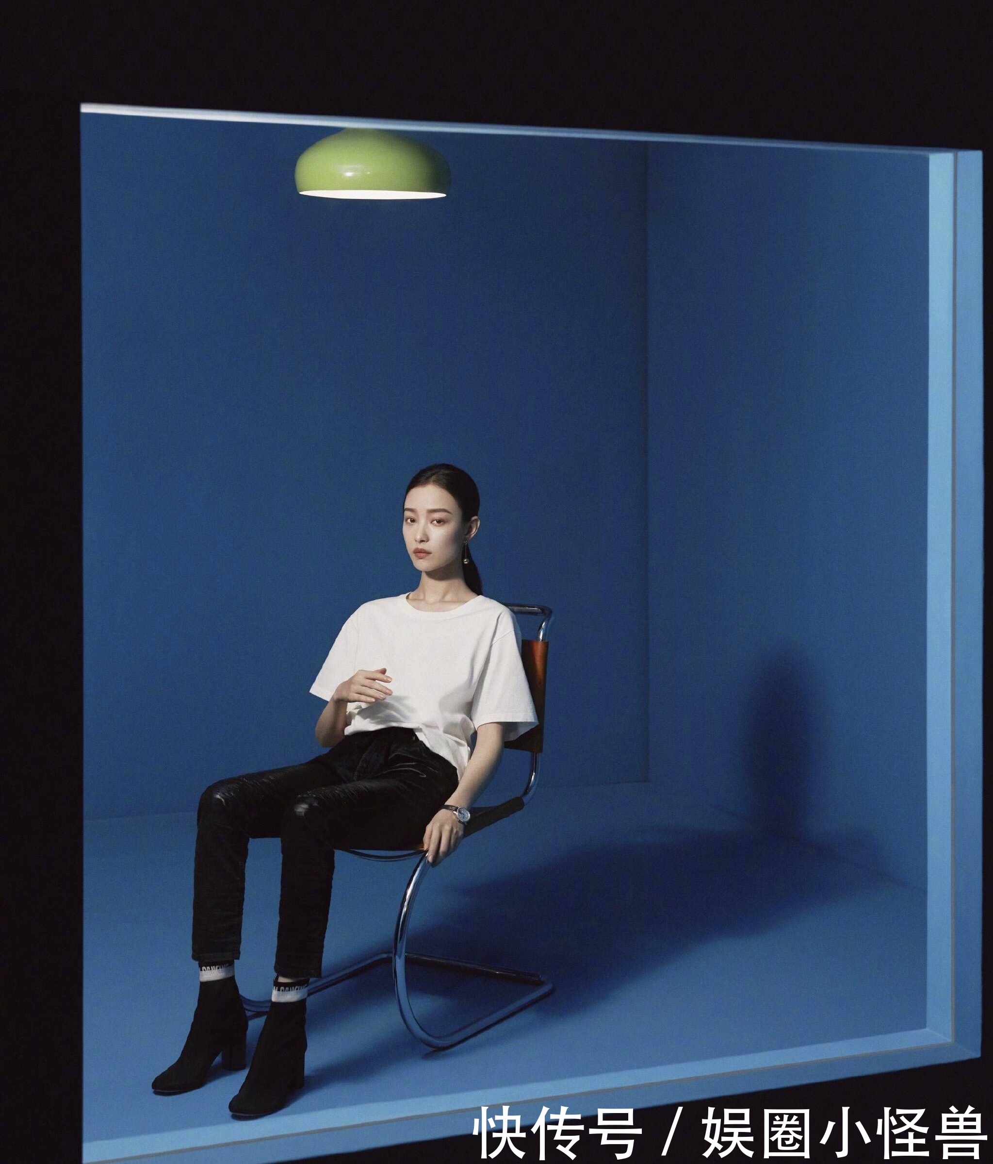 倪妮穿着抹胸裙秀身材,瘦到胸前骨突出,网友:真心疼!