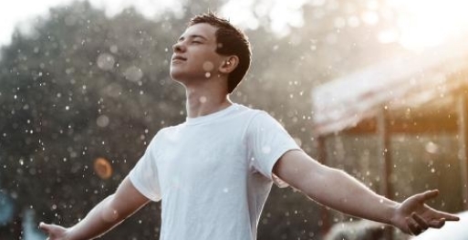 四川一夜雨，成都一小区里看河
