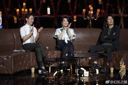 《幻乐之城》就是王菲带领的大型时装秀