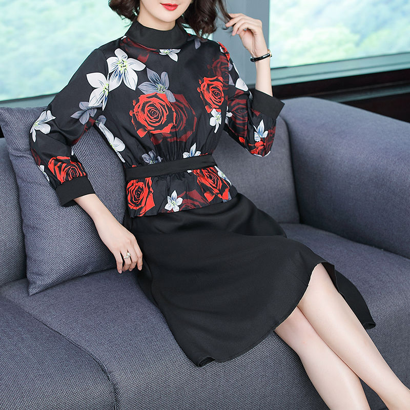 上身就美,年过50的妈妈,换上这洋气嫩裙,美的我不敢靠近