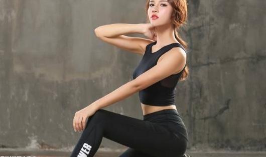 打底裤将女性玲珑有致的身材完美的呈现！小姐姐太迷人