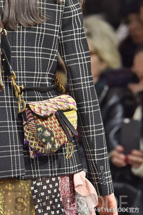 Dior已停产的马鞍包再次翻红