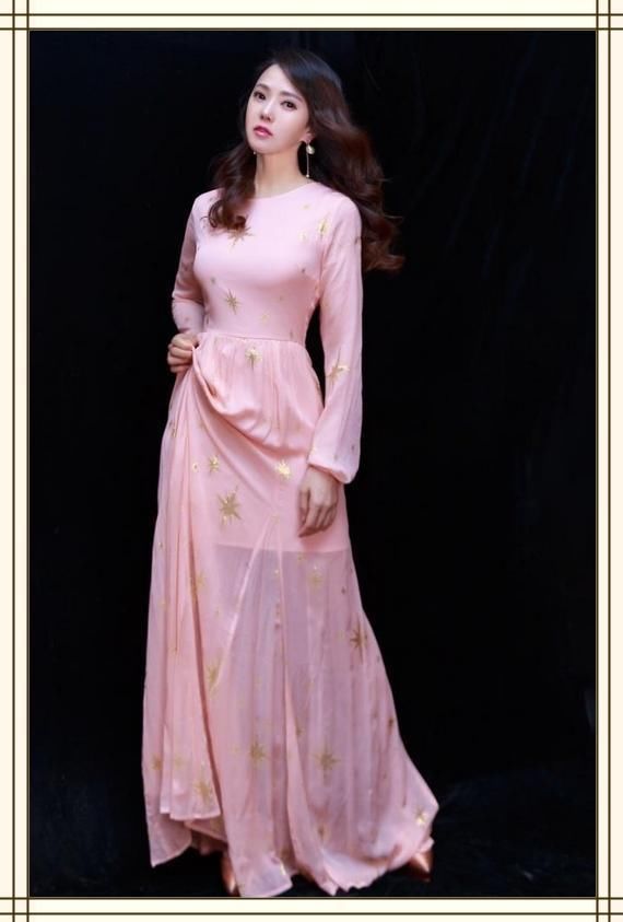 伊能静真会装！49岁年龄硬是把自己捯饬成19岁，网友：扮嫩上瘾？