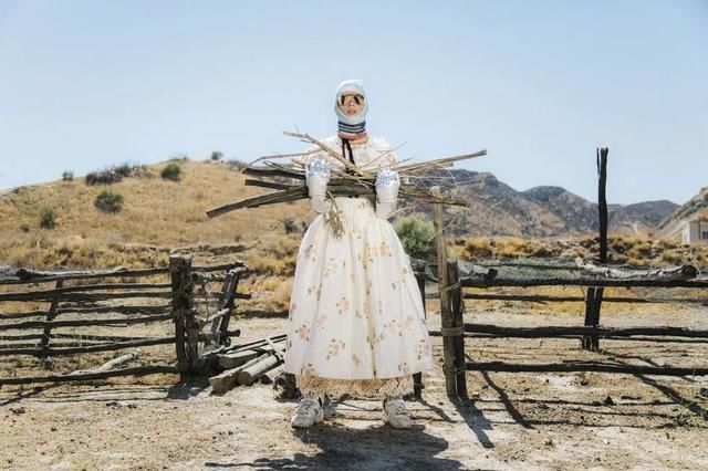 这个秋冬,你需要这3条奶奶裙来解锁浪漫灵魂