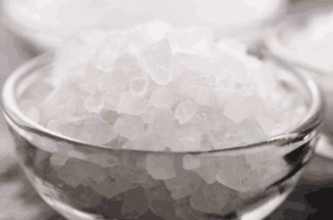 提醒: 后背出现4个征兆, 代表螨虫在“偷吃”, 并发症跟着来