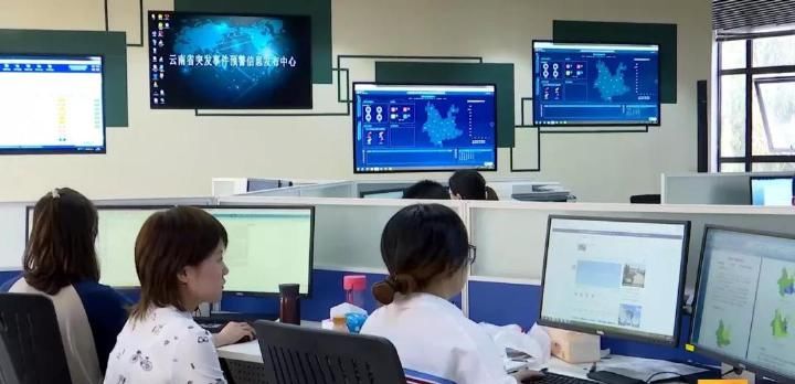 热！热！热！你以为“秋老虎”来了，错！还好要降雨了…