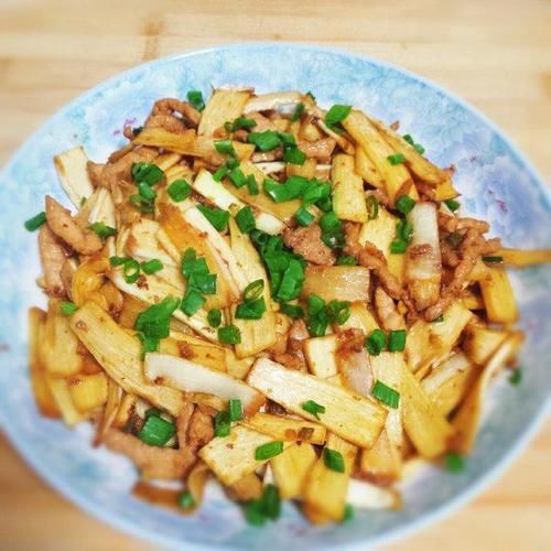  「木耳」精选美食：茭白炒肉、培根炒西兰花、清炒空心菜、木耳炒肉片的做