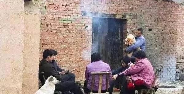  春节■在农村，30年前春节的旧照片制作