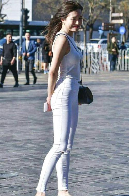 风韵迷人的打底裤美女了解一下，打底裤的魅力究竟在哪里