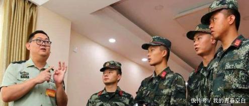 转业:在部队当兵十二年,你选择政府安排工作转业还是复原,说说看!