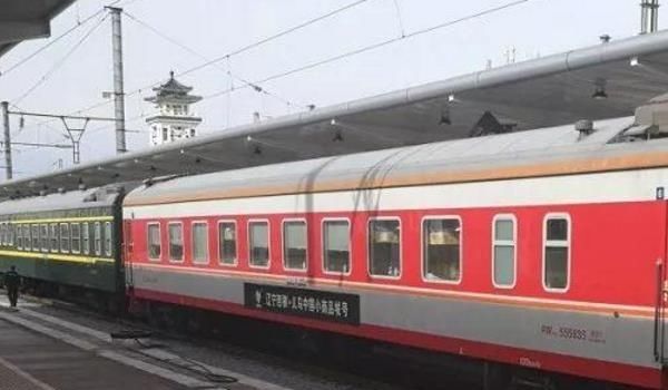  座位|为啥火车座位面对面，而高铁都是一个方向？看完长见识了