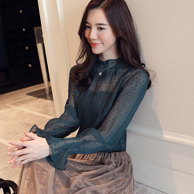 老妈51岁一点也不显老，穿这种秋衫配小脚裤，优雅显嫩特迷人