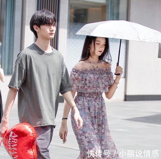 街拍图三穿半透明衣服，这种隐约的性感，果然最有“杀伤力”！