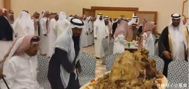 迪拜富豪聚会,餐点是全世界最“霸气”的食物,网友:大开眼界!