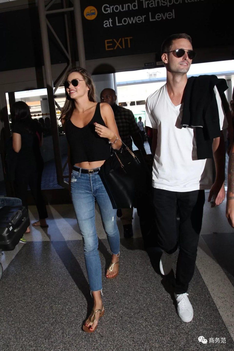 雷军穿牛仔裤见王健林,大佬圈能穿好牛仔裤的没几个...