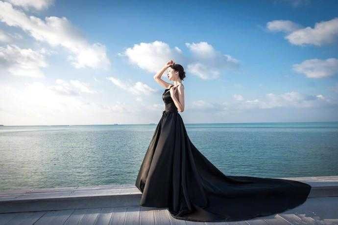 娄艺潇身穿晚礼服显高10cm,晒出美照,美背尤其好看!