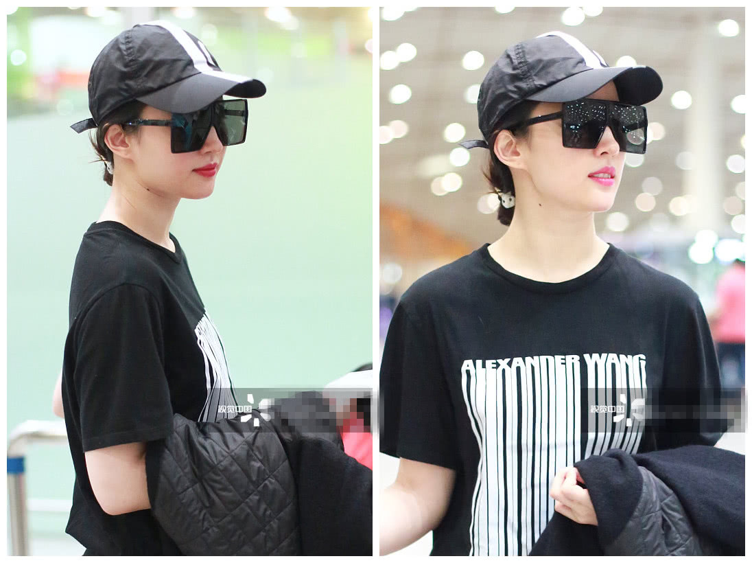 最新机场街拍，瘦身成功的刘亦菲，却又被吐槽腿太粗？