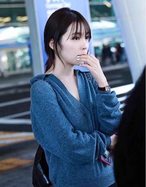  [吃香]最近卫衣不吃香了，这款“上衣”正当红，明星都在穿，保暖又时髦