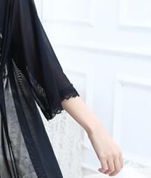 女人洗了澡就别再穿文胸了，看看下图女人直接穿薄纱，好穿又方便