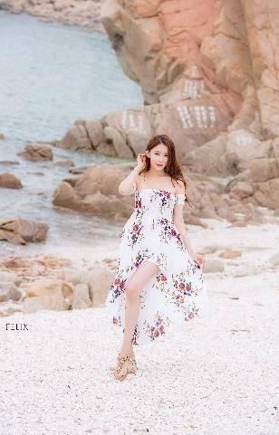  美丽动人：时尚街拍：很时尚潮流速度感十足的漂亮小姐姐，聪明伶俐又美丽动人