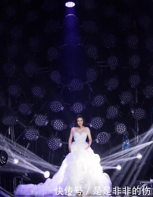  『婚纱』袁娅维穿“婚纱”上综艺，气场很强美的高调，让人忍不住想多看