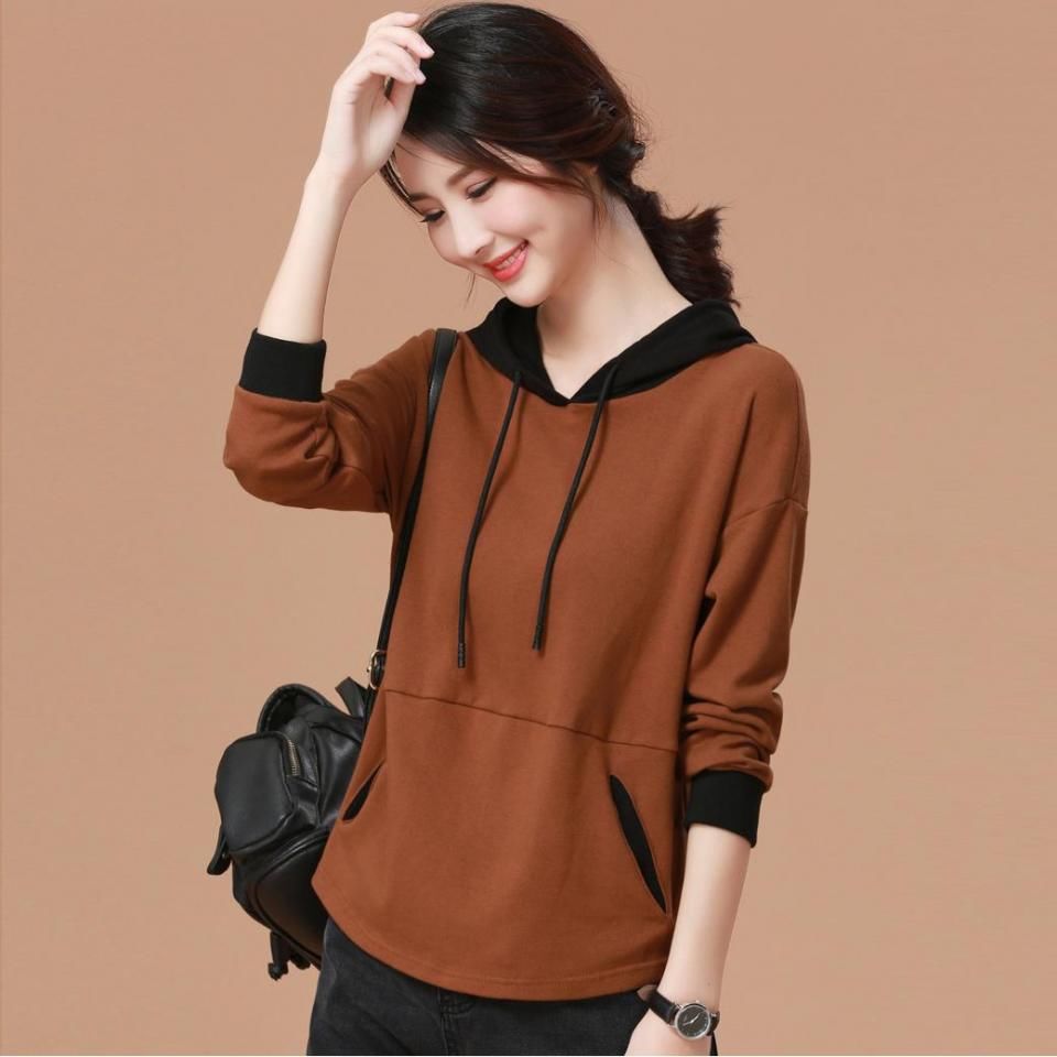 阔腿裤已经过时了!今年流行“卫衣+萝卜裤”，新潮洋气还减龄