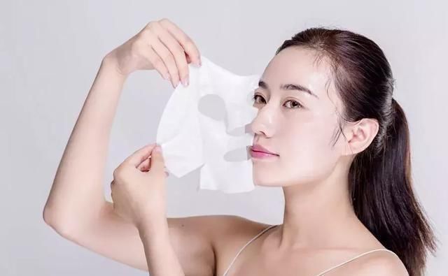  『自查』女人冬季敷面膜，不想越敷越干，这4个“坏习惯”要改掉，快自查