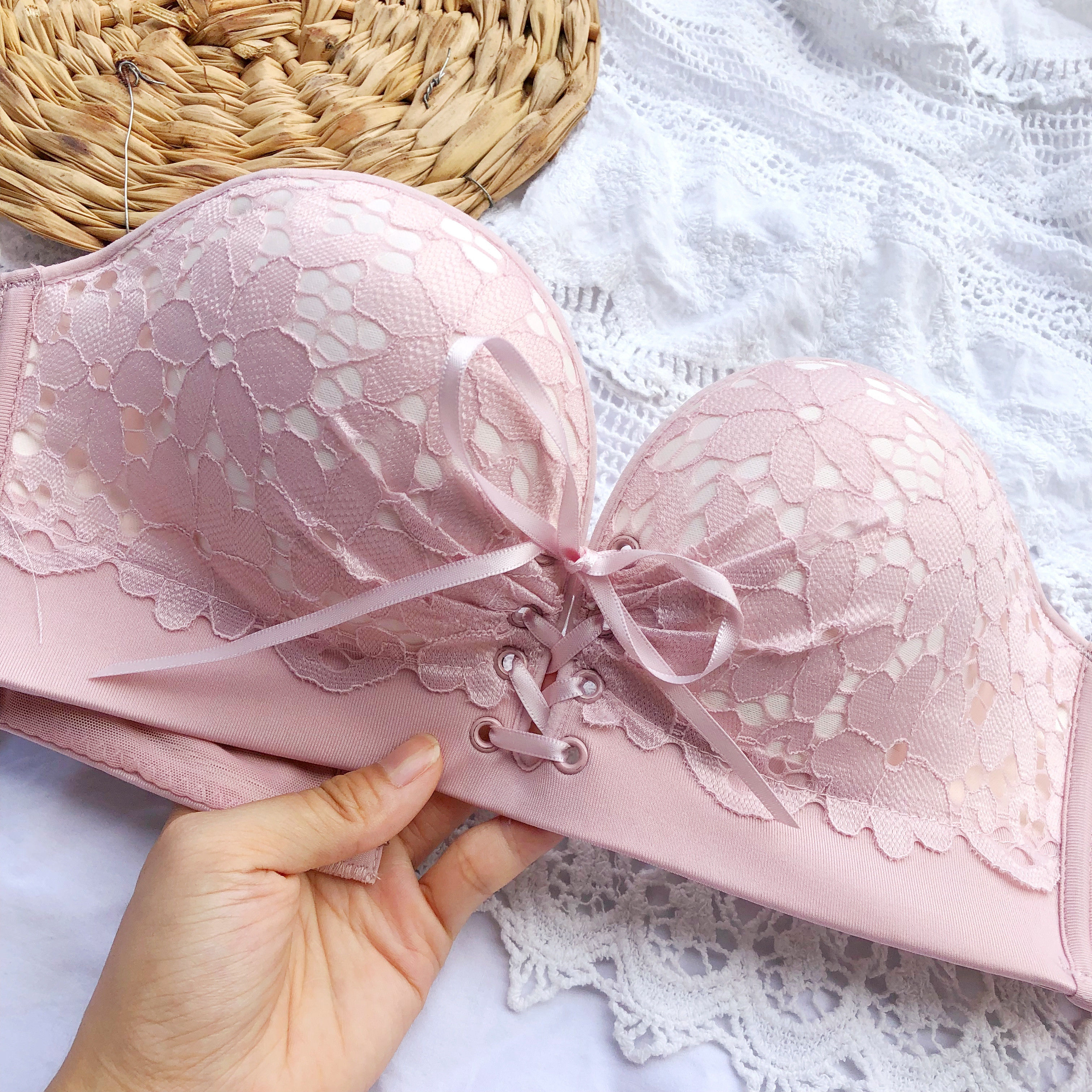 网友都说:晚上穿这一片式文胸，是个人都逃不出你的五指山