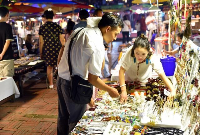 是什么魅力让这么多人自驾去西双版纳过春节，看了你就知道！