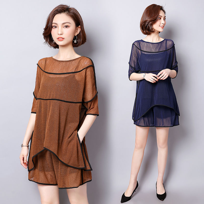 如果你是7080后，穿裙子不方便，可以尝试穿套装，时尚显活力