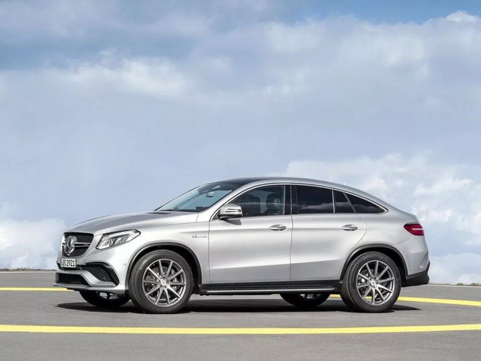 穿什么球鞋不影响开百万豪车?让 C 罗来告诉你!