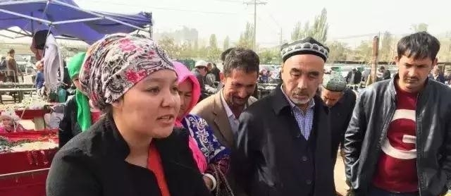 前有玉石垒猪圈, 后有和田玉砌鸡窝, 这个村子到底什么来头