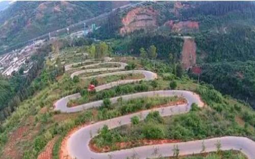 中国最“牛”的公路,不只是“山路十八弯”,老司机都不敢走