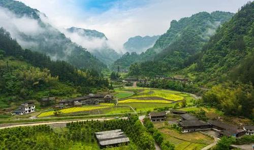 重庆这个县被誉为渝鄂咽喉,以八面山为分水岭,深藏于武陵山腹地