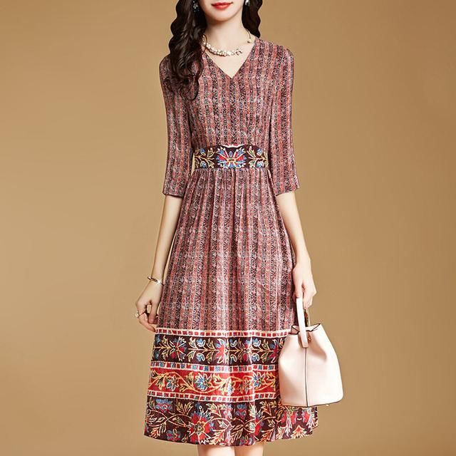 发工资了，我立刻买了这新款高级秋裙，穿上后，老公都被我美呆了