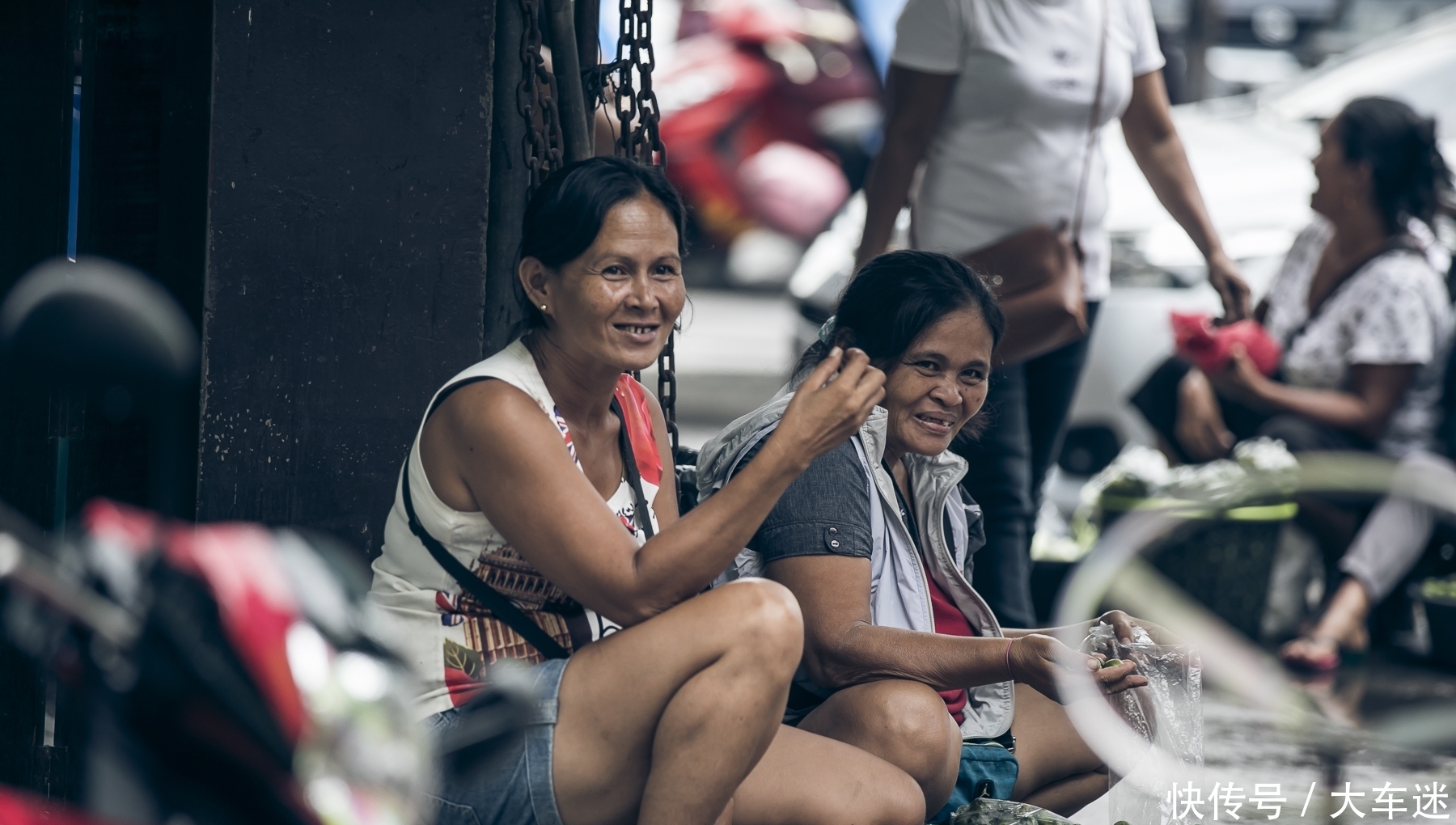 中国游客到菲律宾先逛菜市场,竟然发现还有光碟店