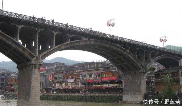  桥梁@这座桥被专家鉴定为危桥, 安放380公斤炸药爆破, 结果却值得深思