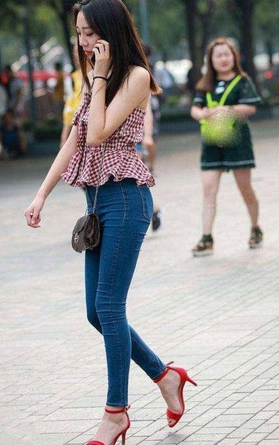紧身裤完美展示你的风情,，让人眼前一亮，凸显舒服的都市风