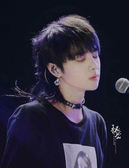 同样是鲻鱼头造型蔡徐坤可爱，易烊千玺成熟，最好看的是他！