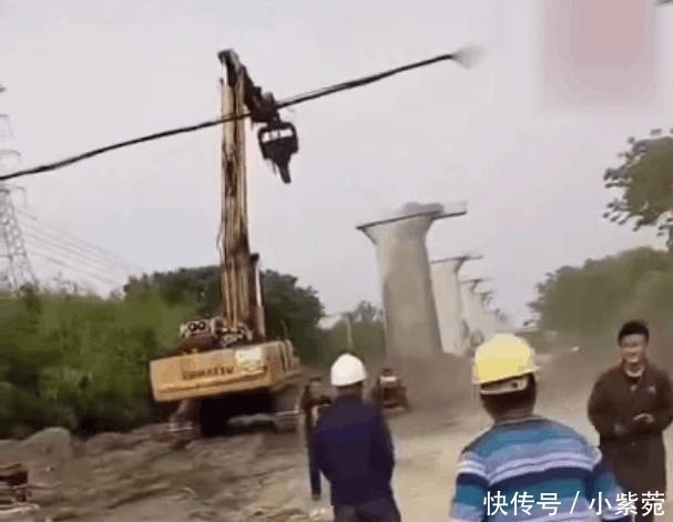 实拍高铁桥墩检验不合格, 被挖掘机直接推倒, 几百万就没有了