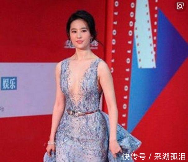 刘亦菲又任性了！“开膛”裙再次突破尺度，网友让人大饱眼福！