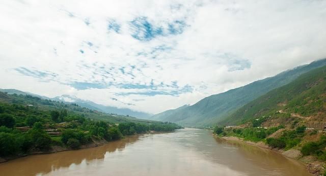 现代诗：长江黄河流淌着……